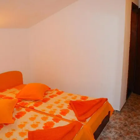 بيت ضيافة - Slavi