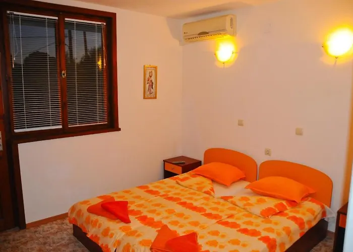 - Slavi Гостевой дом Велика