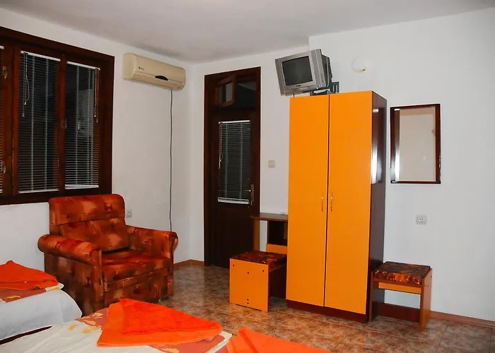 - Slavi Гостевой дом Велика